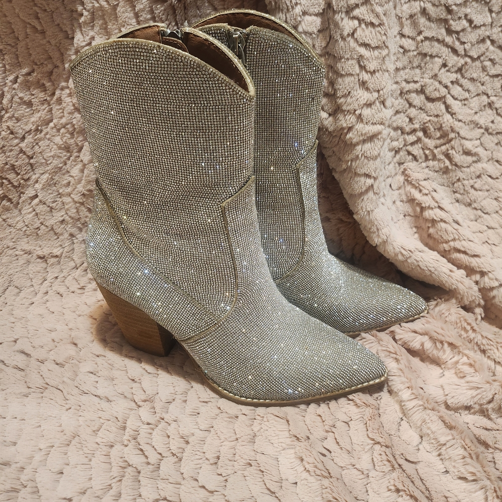 Buckle Silver Heeled Boots with Western Flair